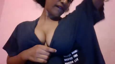 Snapshot of imlovelyrose chatting on 12-04-24, 05:44 ROSE online show from 12-04-24, 05:44