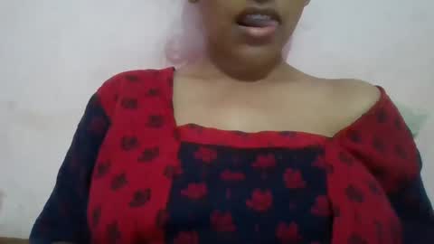 Snapshot of imlovelyrose chatting on 12-11-24, 03:02 ROSE online show from 12-11-24, 03:02