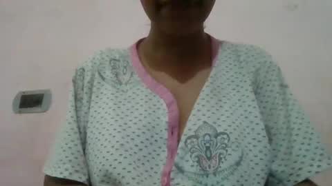 Snapshot of imlovelyrose chatting on 12-12-24, 03:10 ROSE online show from 12-12-24, 03:10