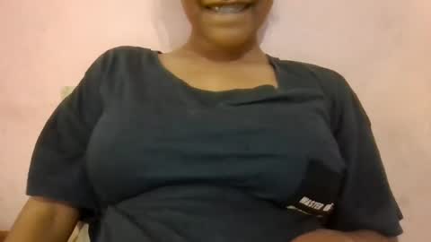 Snapshot of imlovelyrose chatting on 12-22-24, 02:06 ROSE online show from 12-22-24, 02:06