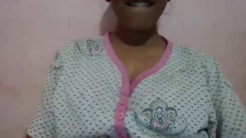 Snapshot of imlovelyrose chatting on 12-24-24, 05:13 ROSE online show from 12-24-24, 05:13