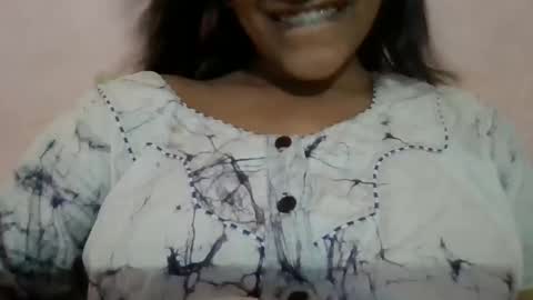 Snapshot of imlovelyrose chatting on 01-16-25, 05:55 ROSE online show from 01-16-25, 05:55