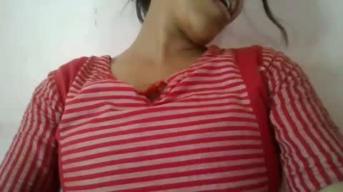 Snapshot of imlovelyrose chatting on 02-02-25, 09:40 ROSE online show from 02-02-25, 09:40