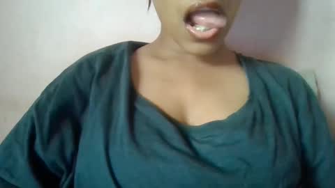 Snapshot of imlovelyrose chatting on 02-09-25, 05:08 ROSE online show from 02-09-25, 05:08