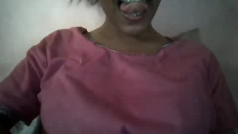 Snapshot of imlovelyrose chatting on 02-15-25, 12:11 ROSE online show from 02-15-25, 12:11