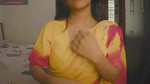 Snapshot of imlovelyrose chatting on 09-12-25, 04:23 ROSE online show from 09-12-25, 04:23