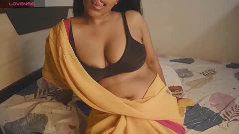 Snapshot of imlovelyrose chatting on 09-20-25, 02:51 ROSE online show from 09-20-25, 02:51