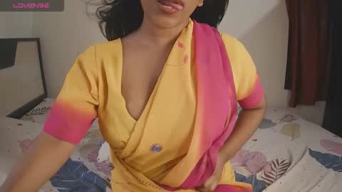 Snapshot of imlovelyrose chatting on 09-21-25, 11:56 ROSE online show from 09-21-25, 11:56