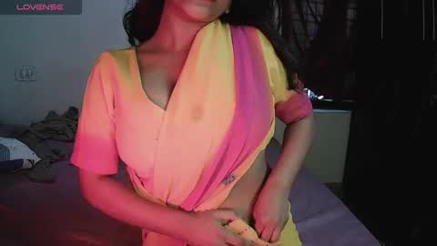 Snapshot of imlovelyrose chatting on 11-07-25, 11:21 ROSE online show from 11-07-25, 11:21