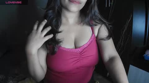 Snapshot of imlovelyrose chatting on 12-17-25, 07:53 ROSE online show from 12-17-25, 07:53