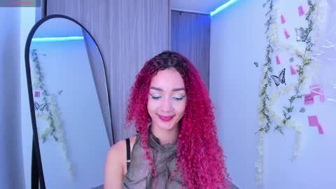 Snapshot of immia_rosse chatting on 12-12-24, 01:32 mia --------- COL TIME online show from 12-12-24, 01:32