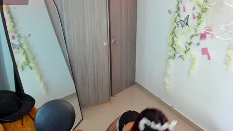 Snapshot of immia_rosse chatting on 12-12-24, 10:42 mia --------- COL TIME online show from 12-12-24, 10:42