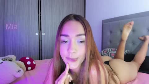 Snapshot of immia_rosse chatting on 02-19-25, 01:18 mia --------- COL TIME online show from 02-19-25, 01:18