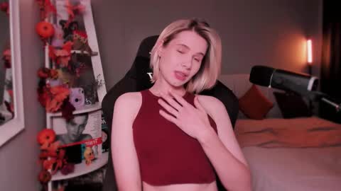 Mia online show from 11-08-25, 08:47