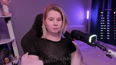 Mia online show from 04-06-26, 10:05