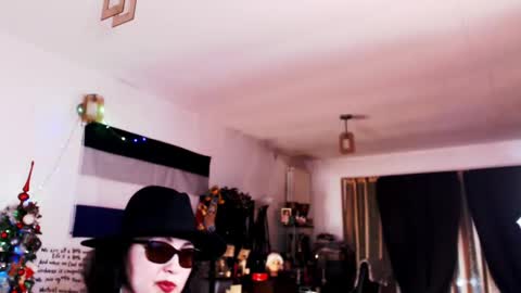 Snapshot of imperatrizasado chatting on 12-24-24, 10:39 Empress online show from 12-24-24, 10:39
