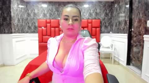 Snapshot of imyourdirtymilf chatting on 10-08-25, 08:39 Karina online show from 10-08-25, 08:39
