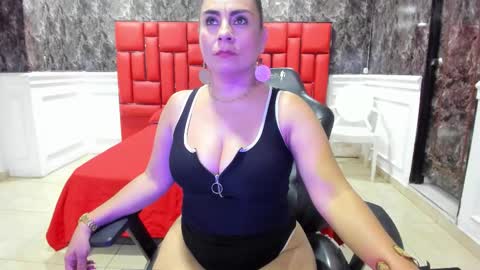 Snapshot of imyourdirtymilf chatting on 10-18-25, 07:14 Karina online show from 10-18-25, 07:14