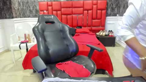 Snapshot of imyourdirtymilf chatting on 11-07-25, 07:47 Karina online show from 11-07-25, 07:47