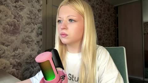 Lola online show from 04-24-26, 11:34