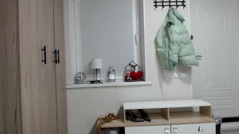 Snapshot of increible_della chatting on 02-24-26, 07:01 Della online show from 02-24-26, 07:01