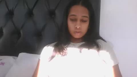 Snapshot of indanbella19 chatting on 06-05-26, 06:52 indanbella19 online show from 06-05-26, 06:52