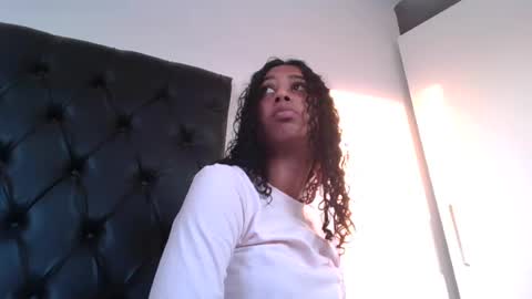 Snapshot of indanbella19 chatting on 06-12-26, 05:06 indanbella19 online show from 06-12-26, 05:06