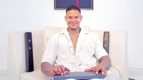 Snapshot of independent_project chatting on 10-06-25, 04:43 Jacobo online show from 10-06-25, 04:43