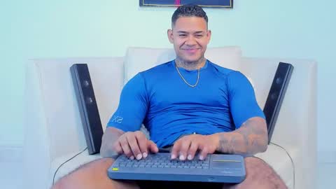 Snapshot of independent_project chatting on 10-11-25, 04:44 Jacobo online show from 10-11-25, 04:44