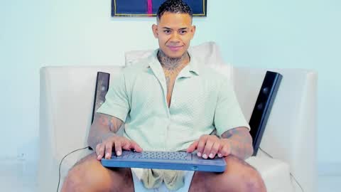 Snapshot of independent_project chatting on 10-14-25, 04:46 Jacobo online show from 10-14-25, 04:46