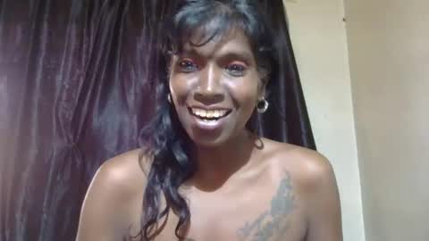 Snapshot of indian_blossom chatting on 02-08-25, 05:51 Denise online show from 02-08-25, 05:51