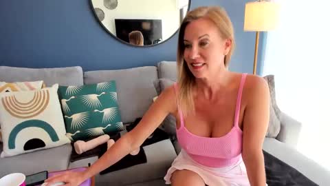 IndianaCooper - Showtimes - Mon-Fri 12pm and 930PM CST SatSun 930pm CST online show from 09-29-25, 03:39