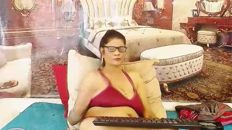 Snapshot of indianallure chatting on 05-12-26, 07:49 Femiez online show from 05-12-26, 07:49