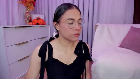 Snapshot of indiancutie_ chatting on 10-28-25, 01:36 MIA online show from 10-28-25, 01:36