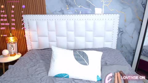 Snapshot of indiancutiie chatting on 01-23-25, 07:40 LITTLE AINHOA online show from 01-23-25, 07:40