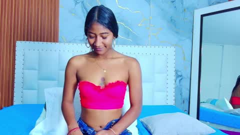 Snapshot of indiancutiie chatting on 02-01-25, 07:34 LITTLE AINHOA online show from 02-01-25, 07:34