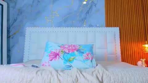 Snapshot of indiancutiie chatting on 10-04-25, 07:34 LITTLE AINHOA online show from 10-04-25, 07:34