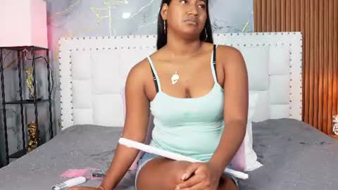 LITTLE AINHOA  online show from 07-13-26, 07:49