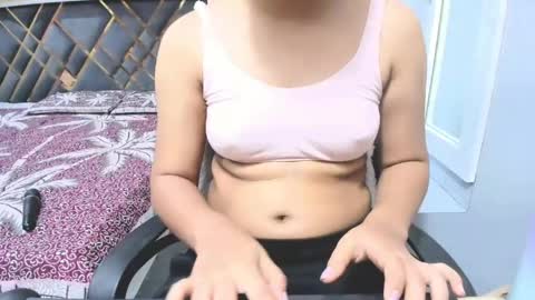Snapshot of indiankittey chatting on 05-10-26, 02:17 indiankittey online show from 05-10-26, 02:17