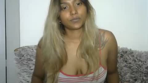 indianqtpie6 online show from 09-28-25, 06:13