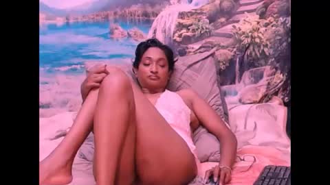 Snapshot of indianspicy69 chatting on 02-08-25, 11:24 Shreya online show from 02-08-25, 11:24