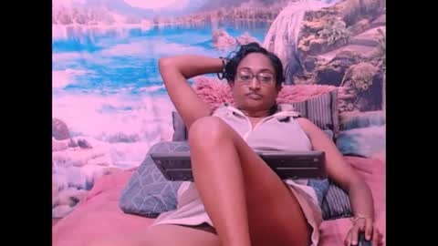 Snapshot of indianspicy69 chatting on 02-12-25, 11:40 Shreya online show from 02-12-25, 11:40