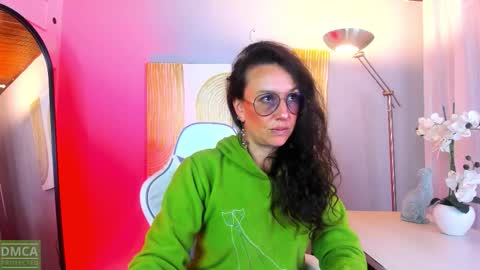 Indigo Wild  online show from 02-01-26, 06:39
