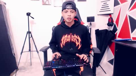 Snapshot of indomitablebeast chatting on 11-20-25, 07:13 matias online show from 11-20-25, 07:13