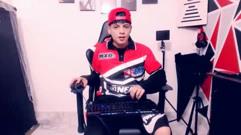 Snapshot of indomitablebeast chatting on 11-21-25, 10:08 matias online show from 11-21-25, 10:08