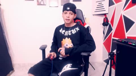 Snapshot of indomitablebeast chatting on 11-30-25, 10:03 matias online show from 11-30-25, 10:03