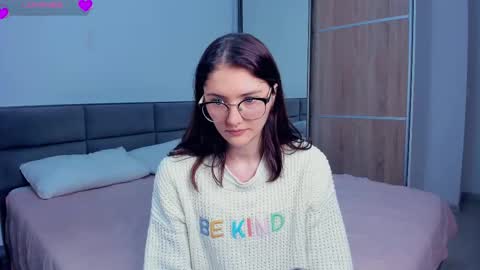 Snapshot of inellcanty chatting on 09-11-25, 05:29 Kira online show from 09-11-25, 05:29