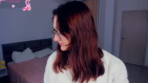 Snapshot of inellcanty chatting on 09-15-25, 04:01 Kira online show from 09-15-25, 04:01