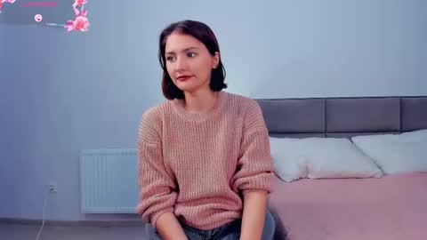 Snapshot of inellcanty chatting on 09-24-25, 04:16 Kira online show from 09-24-25, 04:16