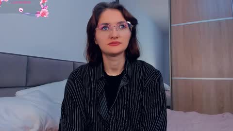 Snapshot of inellcanty chatting on 10-14-25, 04:02 Kira online show from 10-14-25, 04:02
